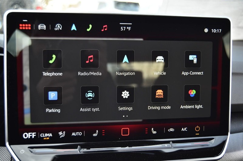 Volkswagen Golf GTI Vehicle Image 14