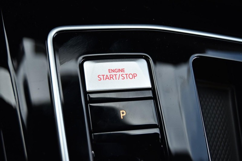 Volkswagen Golf GTI Vehicle Image 17