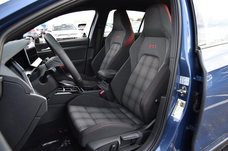 Volkswagen Golf GTI Vehicle Image 19