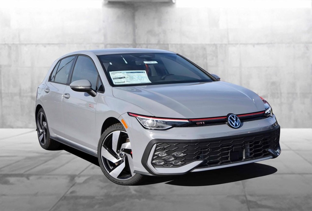 Volkswagen Golf GTI Vehicle Full-screen Gallery Image 2