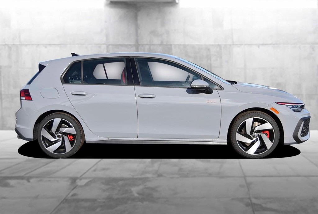 Volkswagen Golf GTI Vehicle Full-screen Gallery Image 5