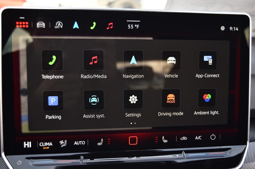 Volkswagen Golf GTI Vehicle Full-screen Gallery Image 14