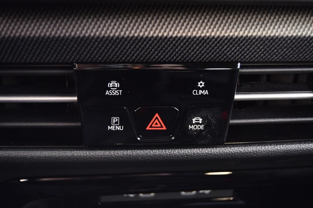 Volkswagen Golf GTI Vehicle Full-screen Gallery Image 15