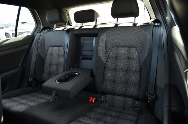 Volkswagen Golf GTI Vehicle Image 21
