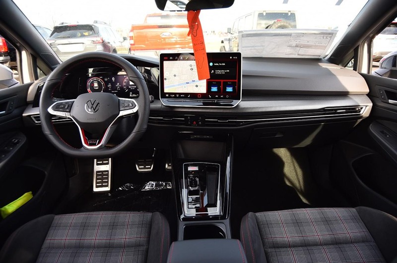 Volkswagen Golf GTI Vehicle Image 07