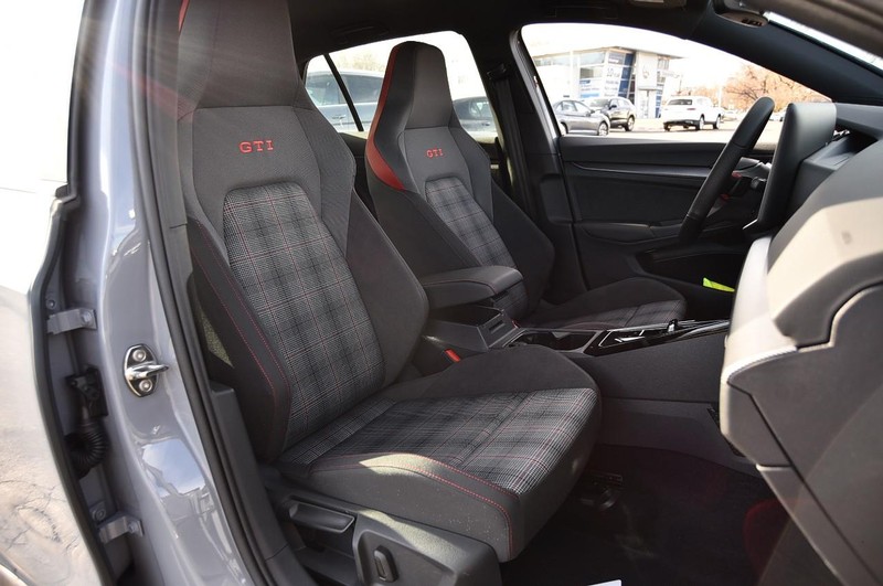 Volkswagen Golf GTI Vehicle Image 20