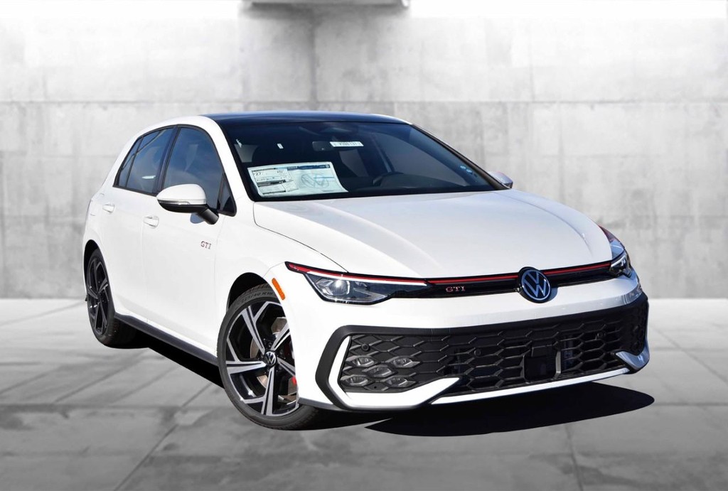 Volkswagen Golf GTI Vehicle Full-screen Gallery Image 2