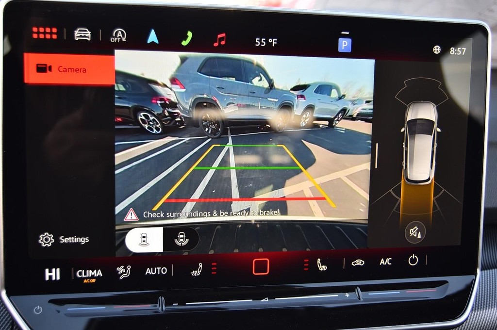 Volkswagen Golf GTI Vehicle Full-screen Gallery Image 12