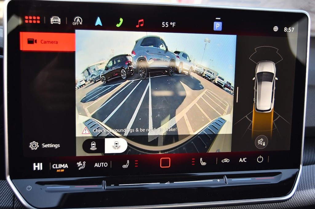 Volkswagen Golf GTI Vehicle Full-screen Gallery Image 13