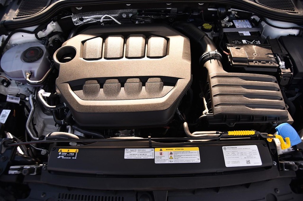 Volkswagen Golf GTI Vehicle Full-screen Gallery Image 25