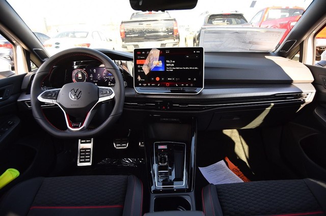 Volkswagen Golf GTI Vehicle Image 07