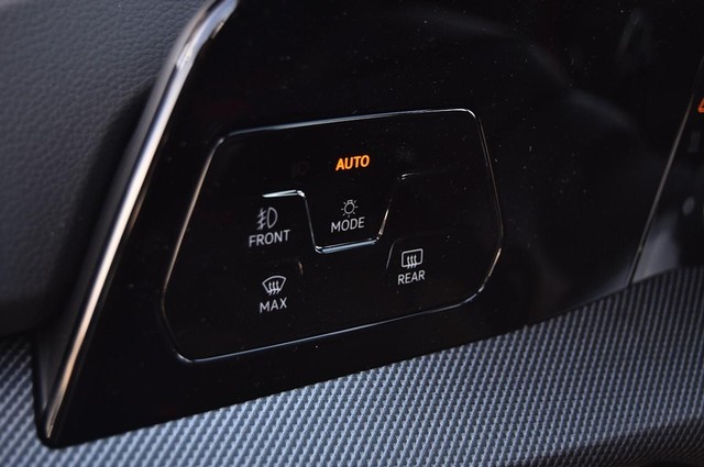 Volkswagen Golf GTI Vehicle Image 10