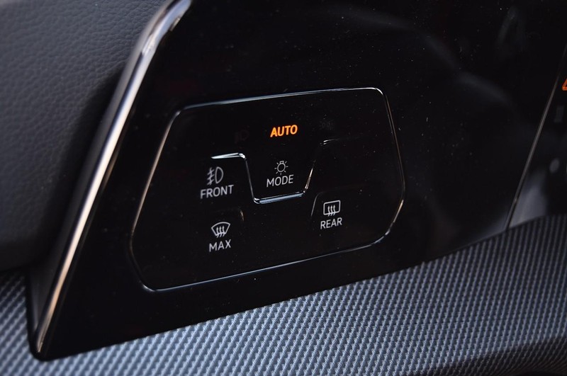 Volkswagen Golf GTI Vehicle Image 10