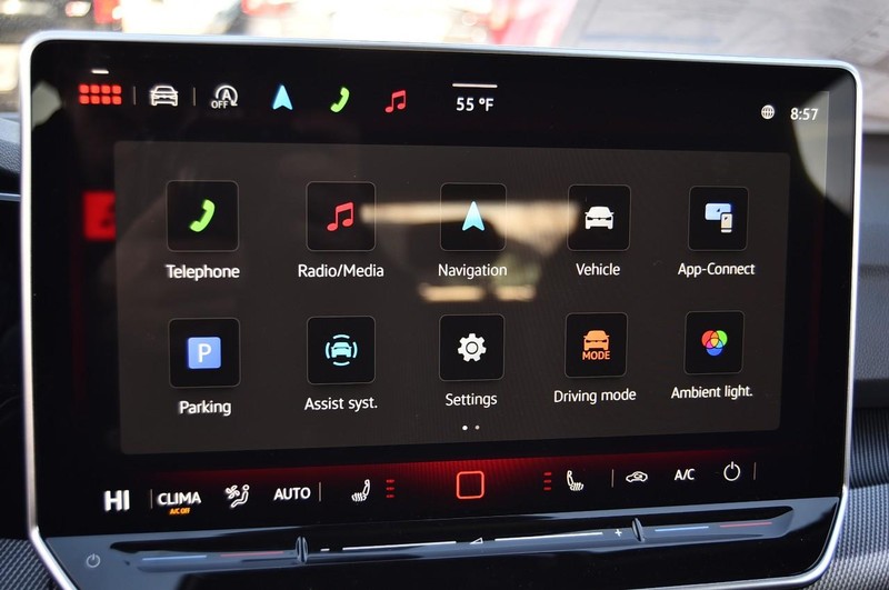 Volkswagen Golf GTI Vehicle Image 14