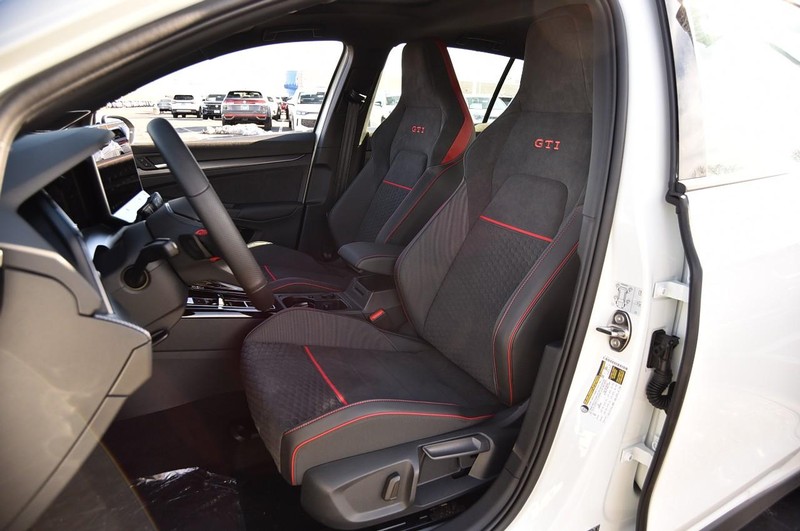 Volkswagen Golf GTI Vehicle Image 19