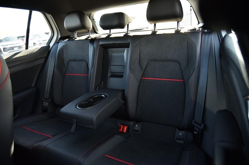 Volkswagen Golf GTI Vehicle Image 22