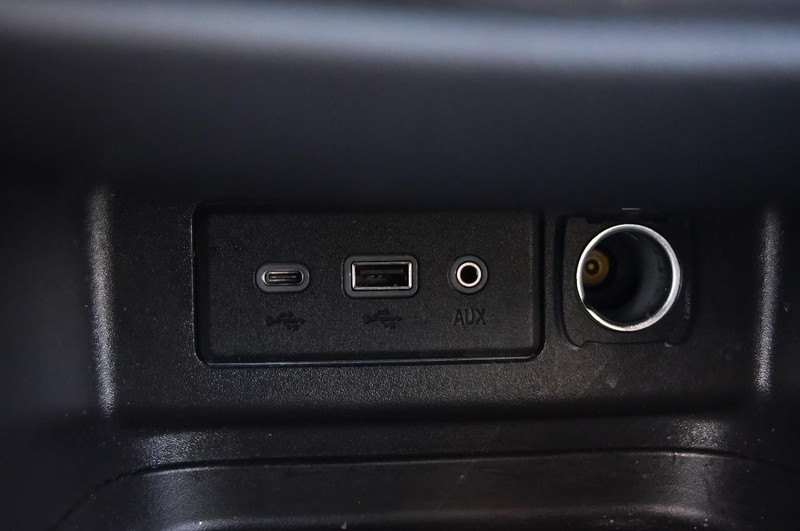 Chevrolet Equinox Vehicle Full-screen Gallery Image 15