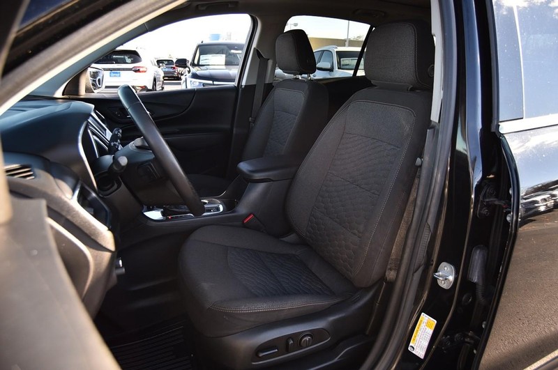 Chevrolet Equinox Vehicle Full-screen Gallery Image 18