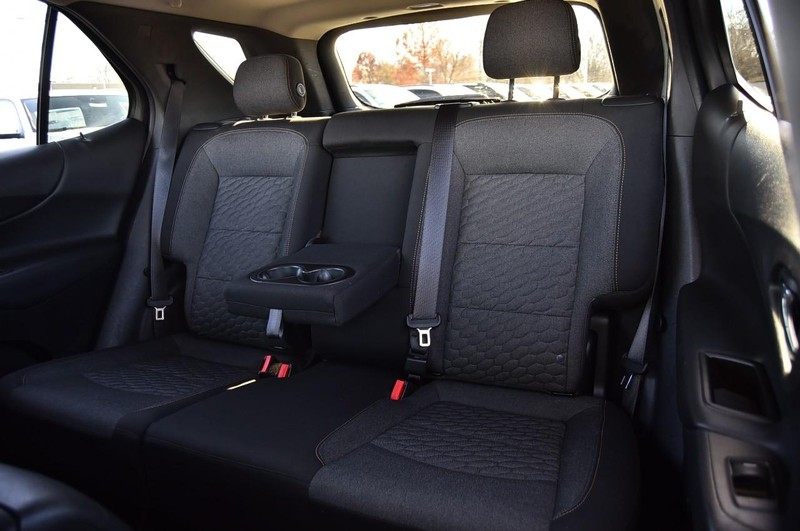 Chevrolet Equinox Vehicle Full-screen Gallery Image 21