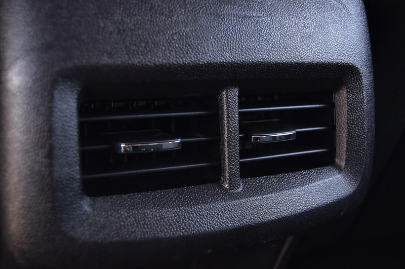 Chevrolet Equinox Vehicle Full-screen Gallery Image 22