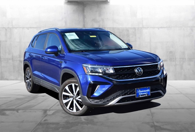 Volkswagen Taos Vehicle Image 02