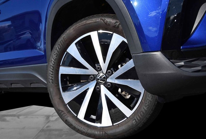 Volkswagen Taos Vehicle Image 03