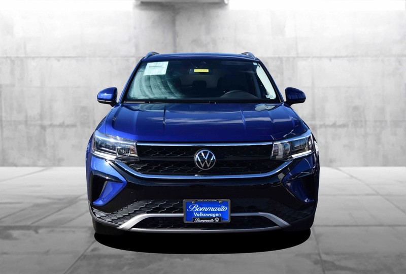 Volkswagen Taos Vehicle Image 04