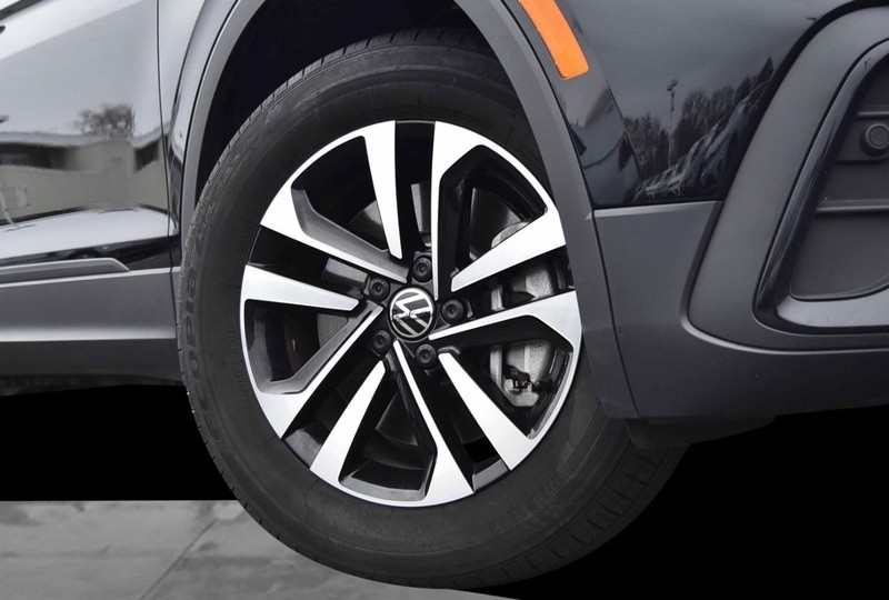 Volkswagen Tiguan Vehicle Image 03