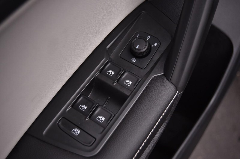 Volkswagen Tiguan Vehicle Image 08