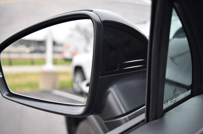 Volkswagen Tiguan Vehicle Image 09