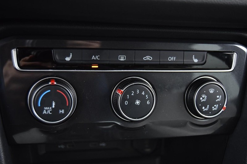 Volkswagen Tiguan Vehicle Image 14