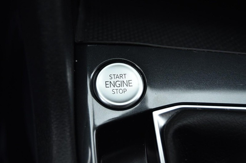 Volkswagen Tiguan Vehicle Image 16