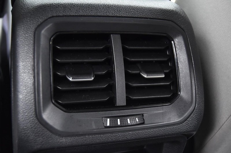 Volkswagen Tiguan Vehicle Image 21