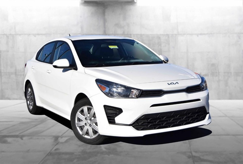 Kia Rio Vehicle Full-screen Gallery Image 2