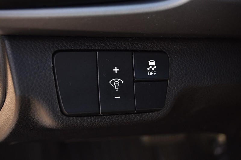 Kia Rio Vehicle Full-screen Gallery Image 9