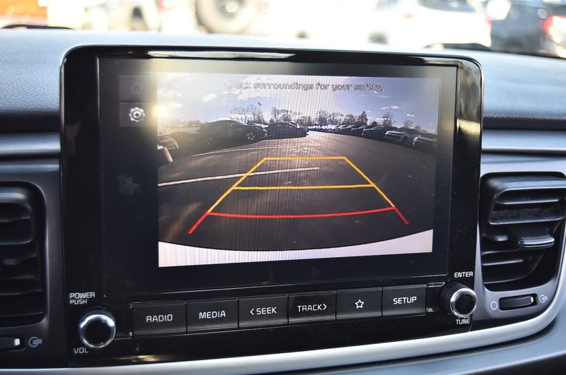 Kia Rio Vehicle Full-screen Gallery Image 11