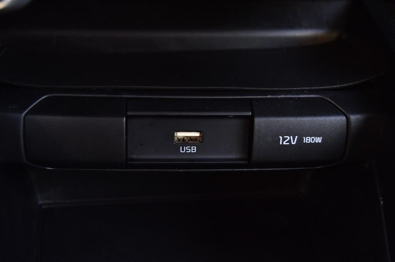 Kia Rio Vehicle Full-screen Gallery Image 14