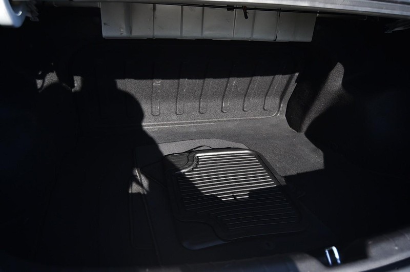 Kia Rio Vehicle Full-screen Gallery Image 20