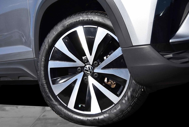 Volkswagen Taos Vehicle Image 03