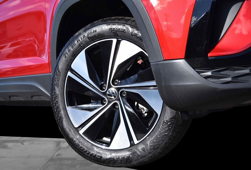 Volkswagen Taos Vehicle Image 03