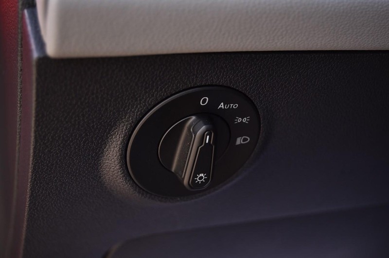 Volkswagen Taos Vehicle Image 11