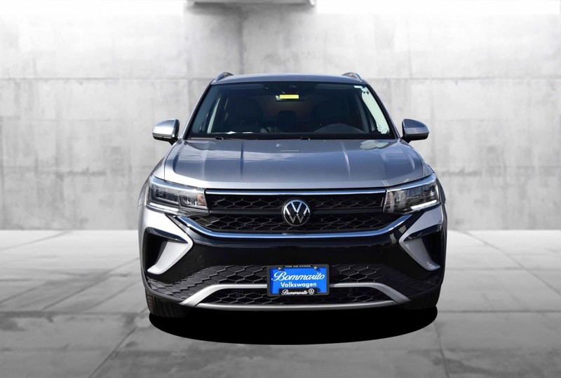 Volkswagen Taos Vehicle Image 04