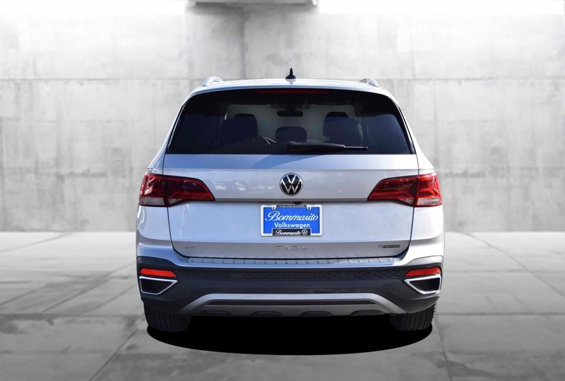 Volkswagen Taos Vehicle Image 06
