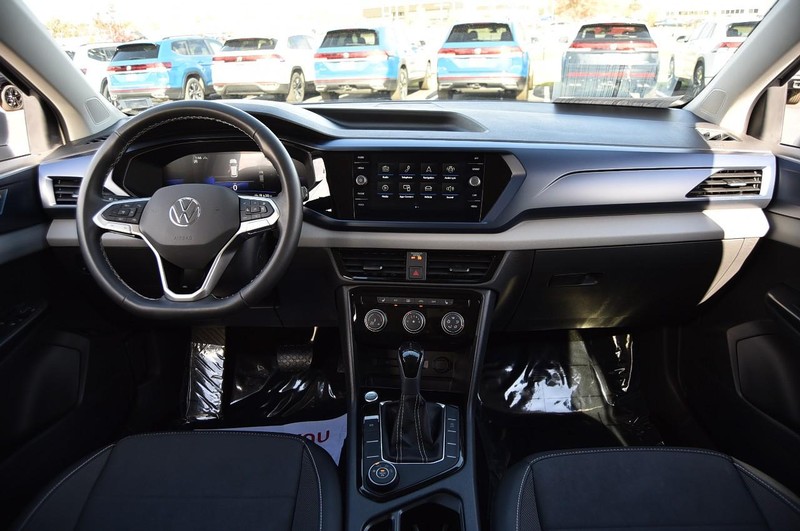 Volkswagen Taos Vehicle Image 07