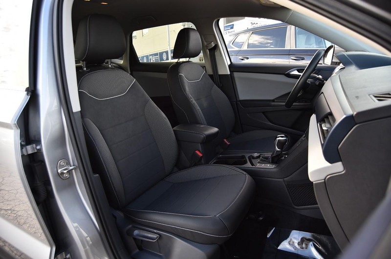 Volkswagen Taos Vehicle Image 21