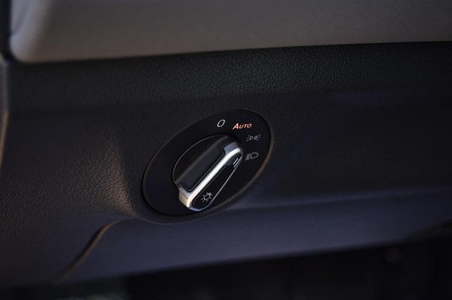 Volkswagen Jetta Vehicle Image 11