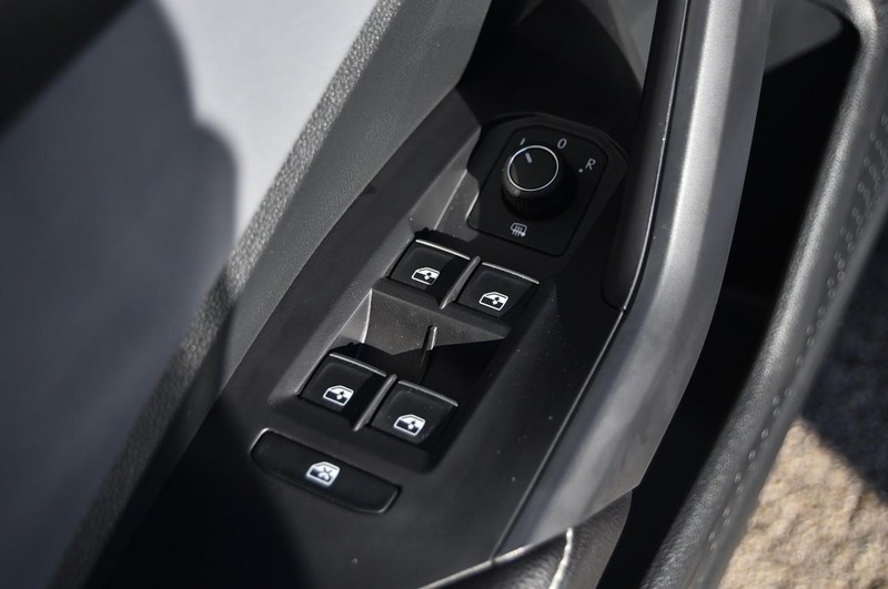 Volkswagen Jetta Vehicle Full-screen Gallery Image 8