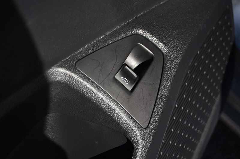 Volkswagen Jetta Vehicle Full-screen Gallery Image 9