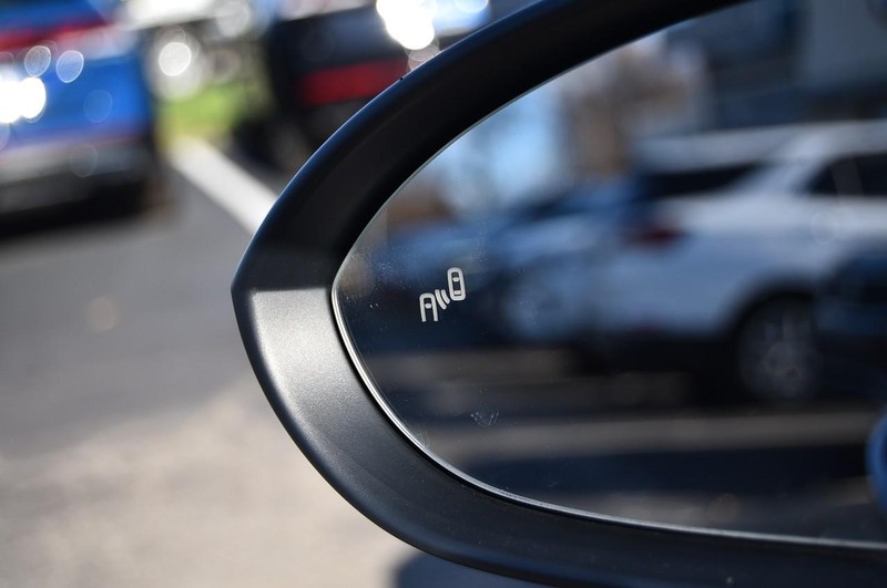 Volkswagen Jetta Vehicle Full-screen Gallery Image 10