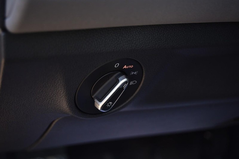 Volkswagen Jetta Vehicle Full-screen Gallery Image 11